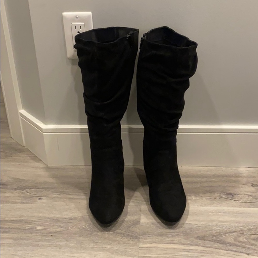 Ladies black Faux Suede boots Size 8W